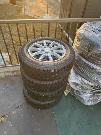 スタッドレスタイヤ ヴォクシー 195/65R15　4本セットアルミ付き