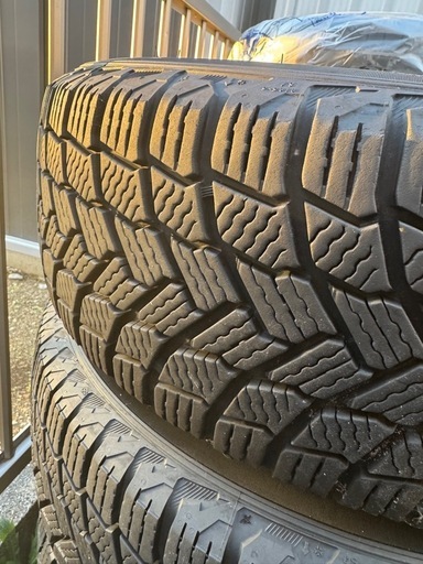 スタッドレスタイヤ ヴォクシー 195/65R15　4本セットアルミ付き