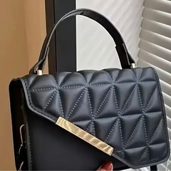 黒 キルティングショルダーバッグ