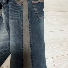 デニムパンツの画像