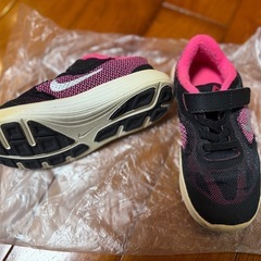 kids 女の子　nikeなどの画像