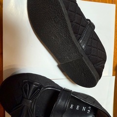 黒いリボン付きキッズシューズ 4足セットの画像