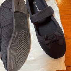 黒いリボン付きキッズシューズ 4足セットの画像