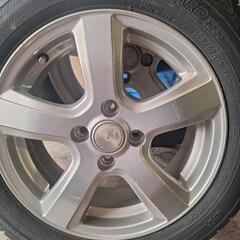 スタッドレスタイヤ　フィット　４本の画像