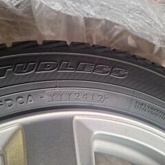 スタッドレスタイヤ　フィット　４本の画像