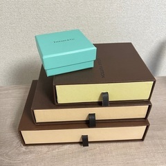 ルイビトンとティファニーの箱