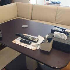 中古品ですが『すごいソファーとセンターテーブルのセット』😃1月岡...