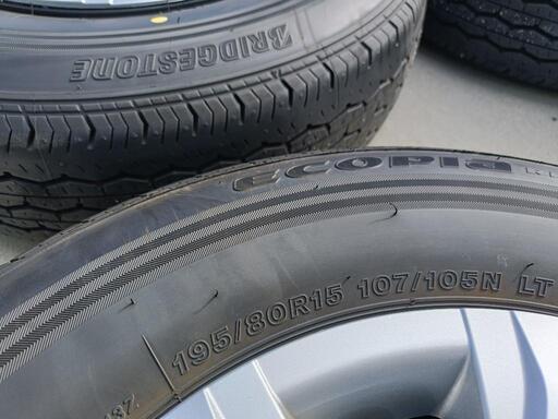 ハイエース新車外し　純正タイヤ4本セット