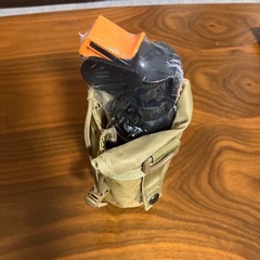 熊スプレー(新品未使用) 期限2028年12月、携帯 ホルダー(新品未使用)の画像