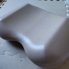 骨盤用クッション　硬い　ポリエチレン？