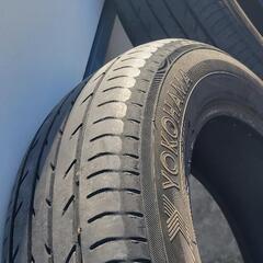 ヨコハマ ブルーアース 195/65R15 中古タイヤ 4本セット 2020年製 26週 サマータイヤ 2本7分山 2本3部山 ☆徳島市または徳島市周辺は無料配達します！ の画像