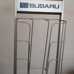 古いSUBARUのカタログラック