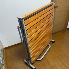 折り畳みベッドの画像