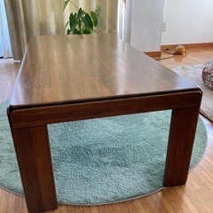 木目ローテーブルの画像