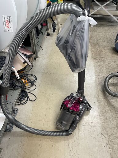 リサイクルショップどりーむ荒田店 No13961 掃除機　ダイソン　サイクロン式　有線タイプでバッテリーの心配いらず♪　各種アタッチメント付きで使い分け♪