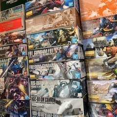 ガンプラ空箱とランナーの画像