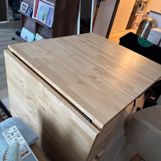 IKEAのテーブル