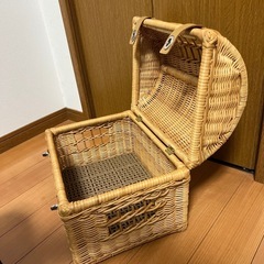 うさぎ　ラタンバスケットの画像
