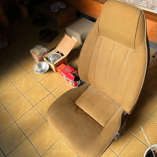 レビン用TE51ドライバーズシート、ノーマルデフ、オイルフィルター、ライト