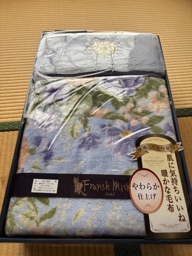 未使用箱入り　Frank Michel 刺繍入り襟付き毛布