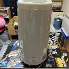 アイリスオーヤマ 加湿器 スチーム式(加熱式) 加湿量 260ml タンク容量 2.4L 7畳 9時間連続加湿 アロマ対応 小型 卓上 デスク用 SHM-260R1-A ブルーの画像