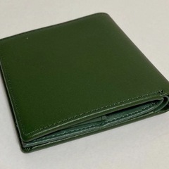 ✨新品✨牛革 折り畳み財布　緑　プレゼント　贈り物　高品質　大容量