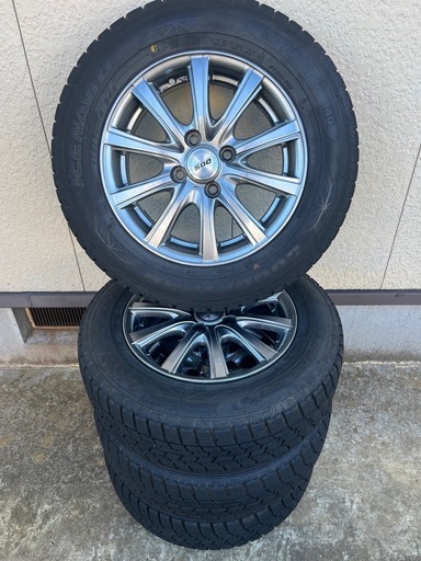 スタッドレスタイヤ（ホイール付き）