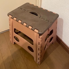 折りたたみ式踏み台 ピンクとグレー　