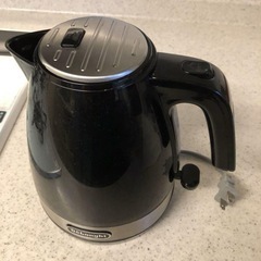 【使用1年未満】DēLonghiデロンギ電気ケトル(黒)の画像