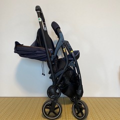 ベビーカー、レインカバー、ドリンクホルダーの画像