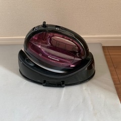 Panasonicコードレスアイロンとアイロン台セット  の画像