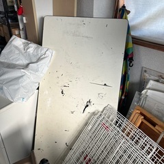 低めの会議テーブル