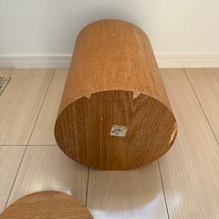　おしゃれなデザインの木製　
ゴミ箱の画像