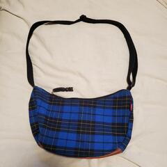 　CHUMSのバナナ型バックの画像