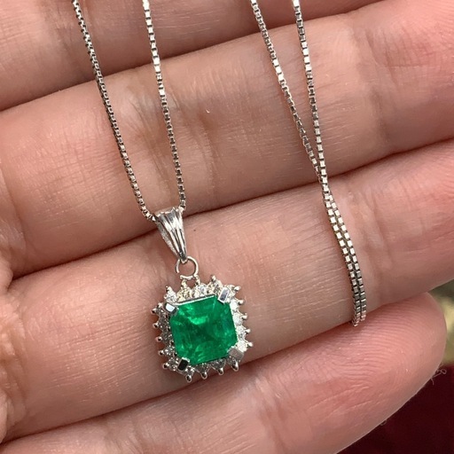 エメラルド　ネックレス　pt900 1.56ct 5.3g