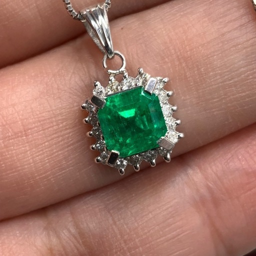 エメラルド　ネックレス　pt900 1.56ct 5.3g