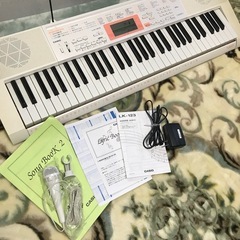 お値下げCASIO LK-123　光ナビゲーション付き　61鍵電...