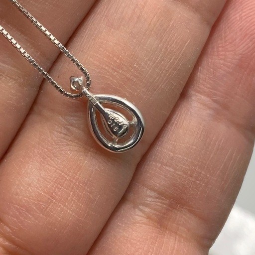 K18WG ダイヤモンド　ネックレス　2.7g 中0.18ct