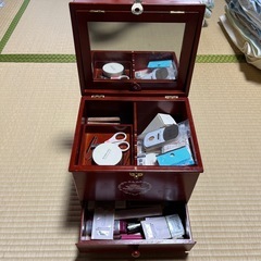化粧品箱、裁縫箱の画像