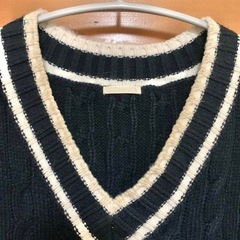 受付終了！処分予定★ GU ニット Vネックセーター  ★の画像