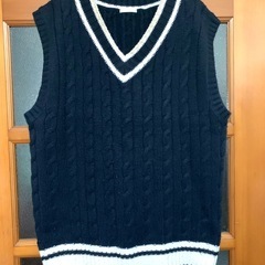受付終了！処分予定★ GU ニット Vネックセーター  ★