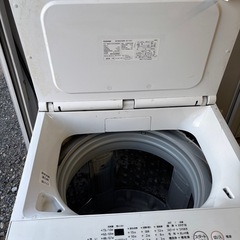 TOSHIBAの全自動洗濯機10キロタイプの画像