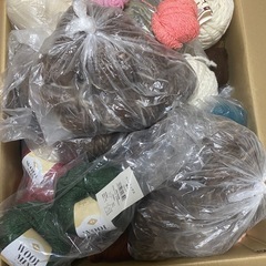 【取引中】毛糸 箱120サイズにいっぱい！の画像