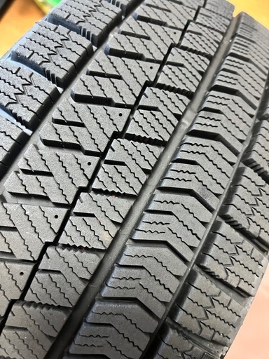 ブリヂストン　VRX2スタッドレスタイヤ　195/65R15 ４本　2022年製　ナット　タイヤカバー付き 