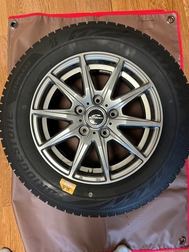 ブリヂストン　VRX2スタッドレスタイヤ　195/65R15 ４本　2022年製　ナット　タイヤカバー付き