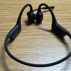 【収納ケース付】Shokz OpenComm 骨伝導ヘッドセット ブラックの画像