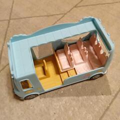 にじいろ幼稚園バスの画像