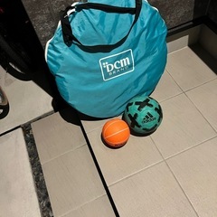 テント　サッカーボール　