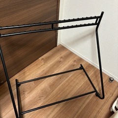 スラックスハンガー