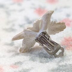 ☆ブローチ　花　カトレア　サイズ：W：約4.0ｃｍ　H：約3.5ｃｍ　中古品　の画像